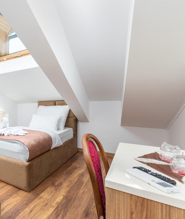 Hotel Dua Residence Poreč Buitenkant foto